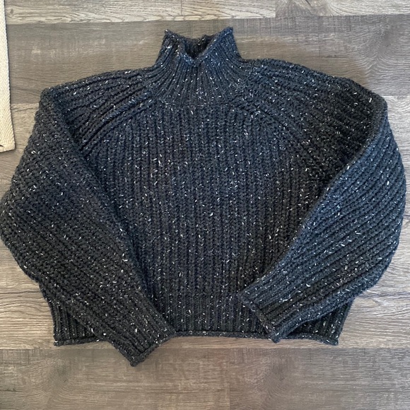 H&M knit sweater - Picture 2 of 3